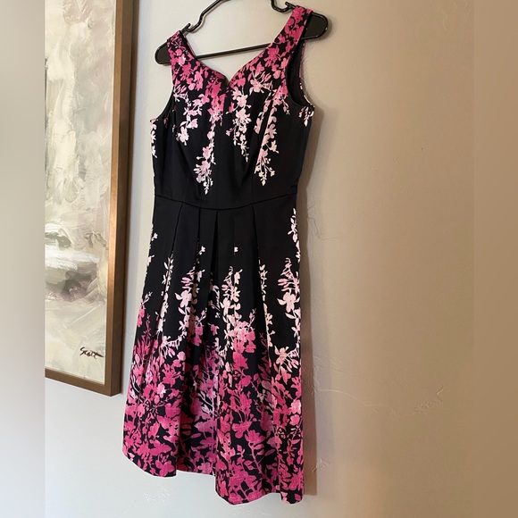 White House Black Market|4| NWT - Picture 2 of 8